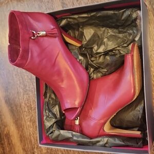 Nib vince camuto burgundy leather peep toe bootie 8.5